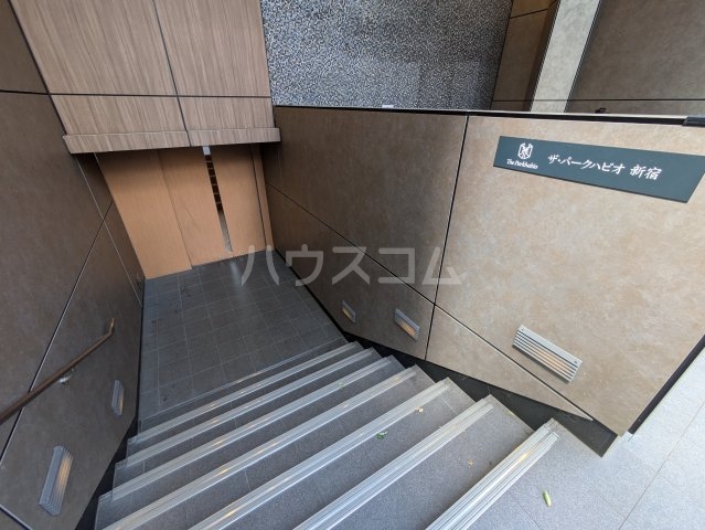 21/30 エントランス