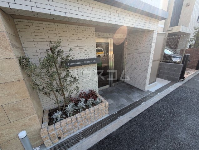 26/30 エントランス