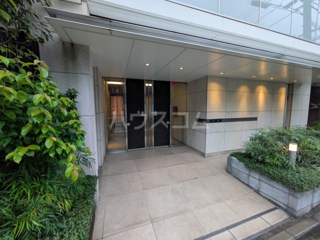 21/30 エントランス