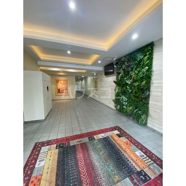 21/27 エントランス