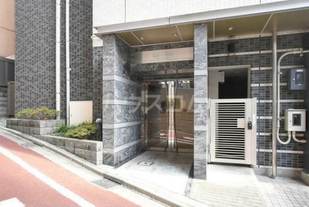 18/26 エントランス