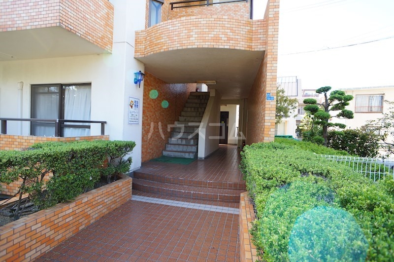 26/30 エントランス