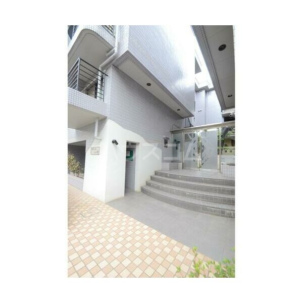 18/26 エントランス