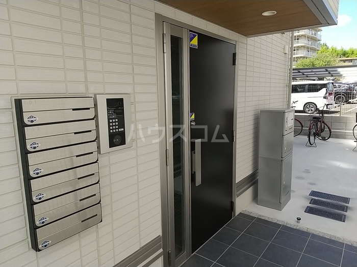 26/30 エントランス