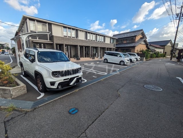 23/30 駐車場