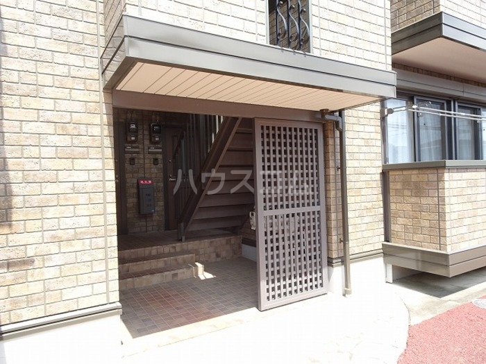 28/30 エントランス