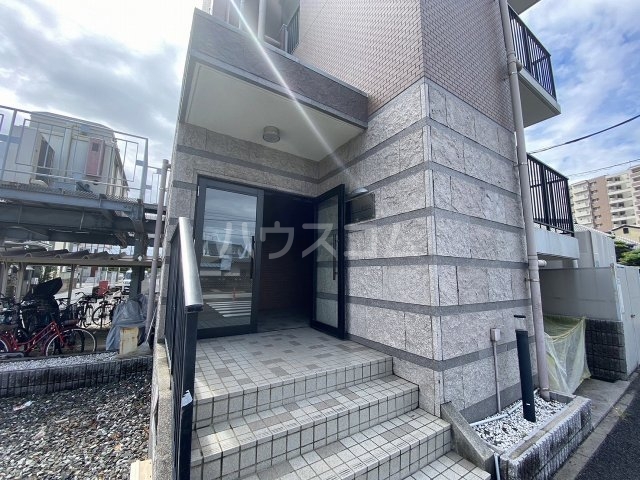 21/30 エントランス