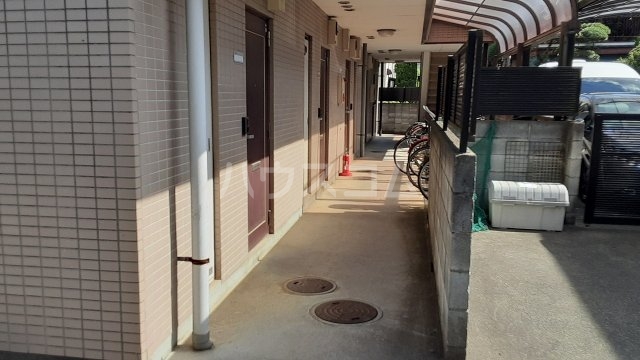 24/30 エントランス
