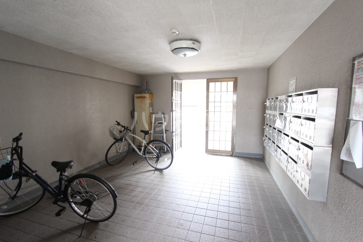 24/30 エントランス