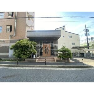 17/23 エントランス