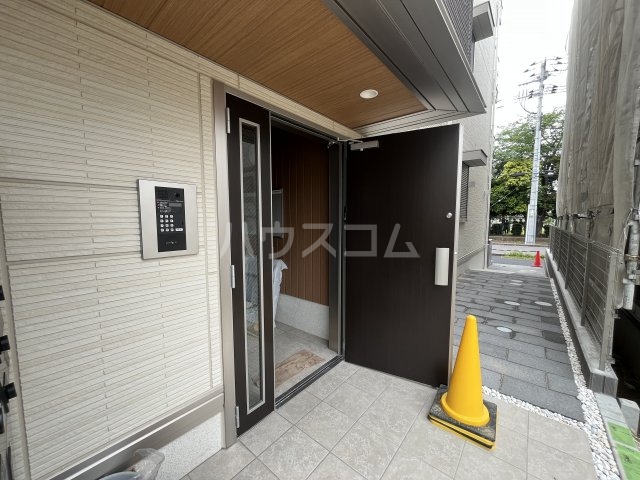 24/30 エントランス