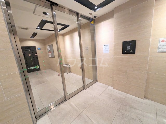 28/30 エントランス