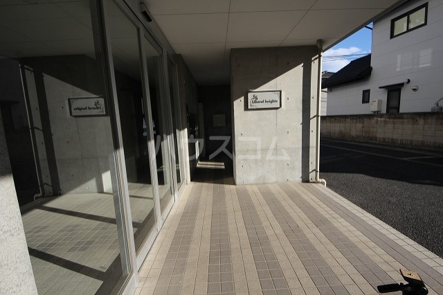 25/30 エントランス