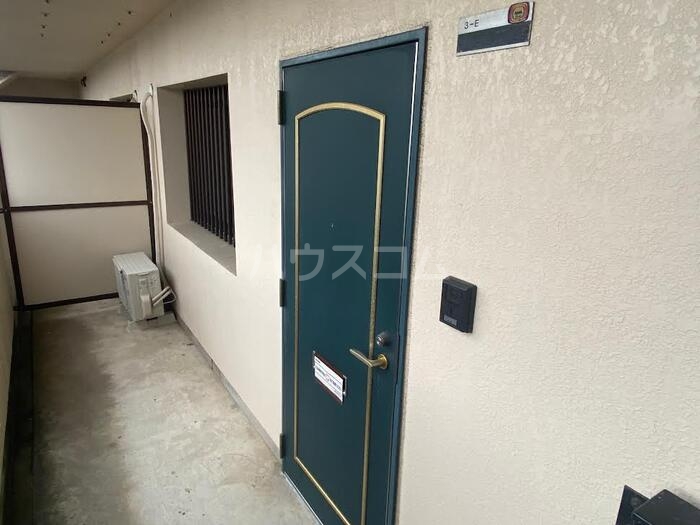 26/30 エントランス