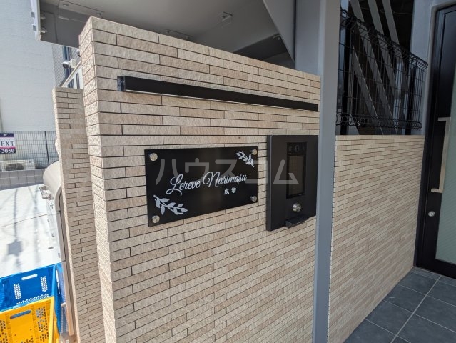 19/27 エントランス