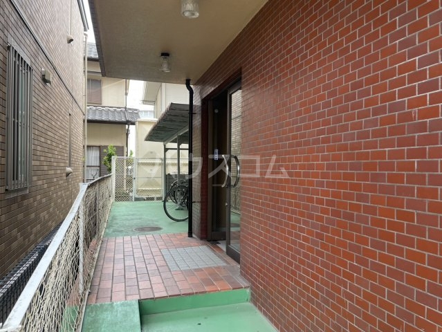 22/29 エントランス