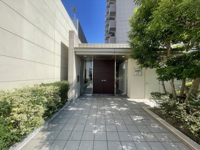 21/30 エントランス