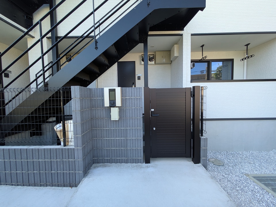 25/27 エントランス