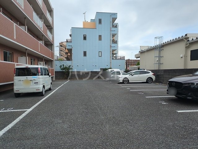 28/30 駐車場
