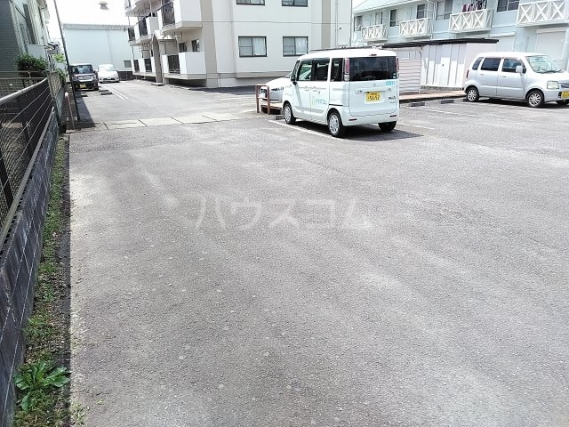 24/27 駐車場