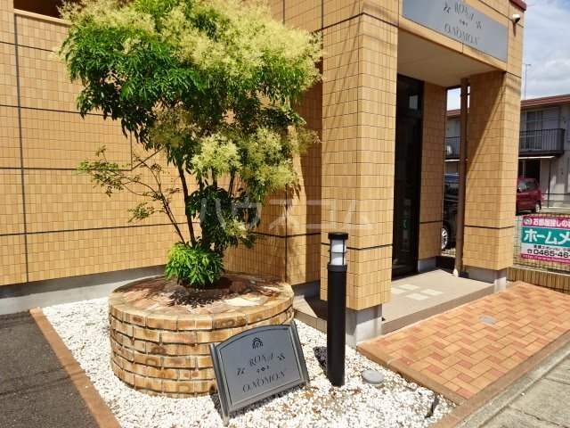 23/28 エントランス