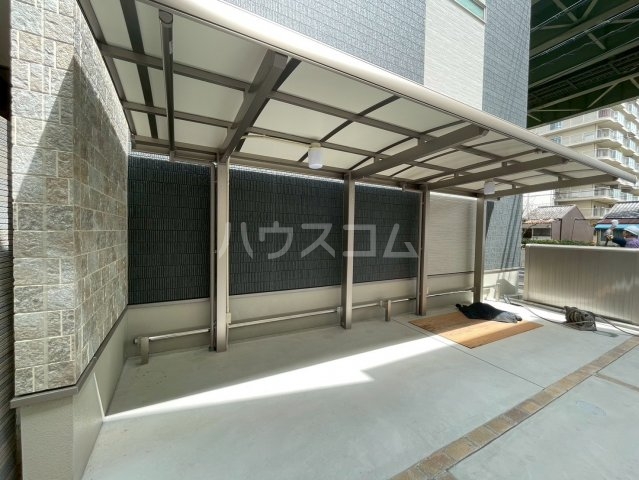 23/30 エントランス