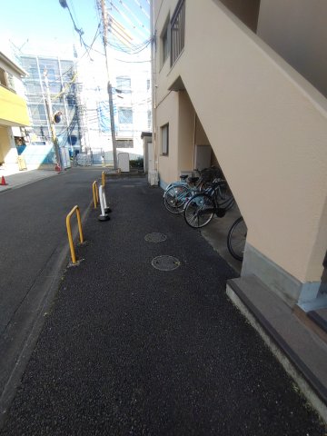 21/30 エントランス