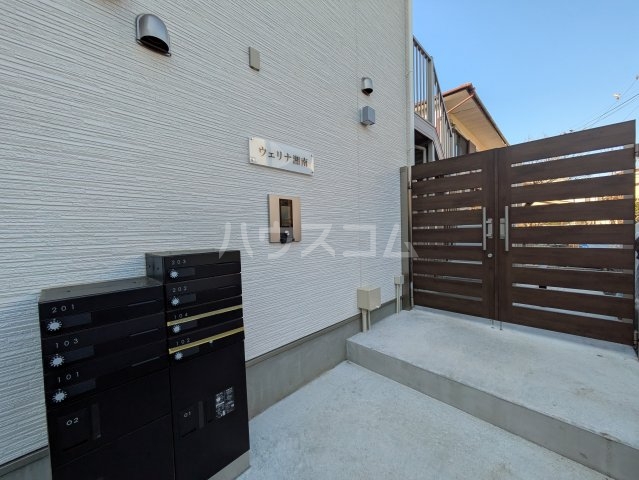 25/30 エントランス