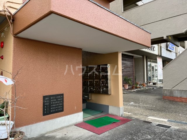 28/30 エントランス