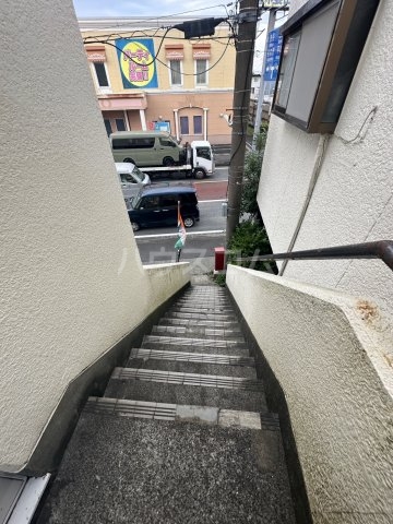 28/30 エントランス