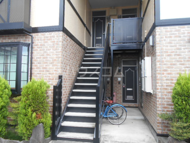 24/30 エントランス