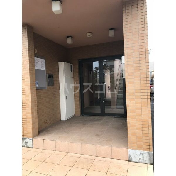 2/4 エントランス