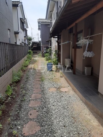 24/28 エントランス