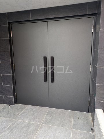 26/30 エントランス