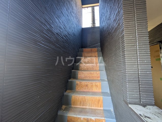 24/30 エントランス