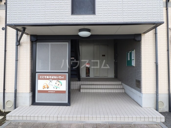 18/28 エントランス