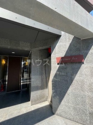 17/27 エントランス