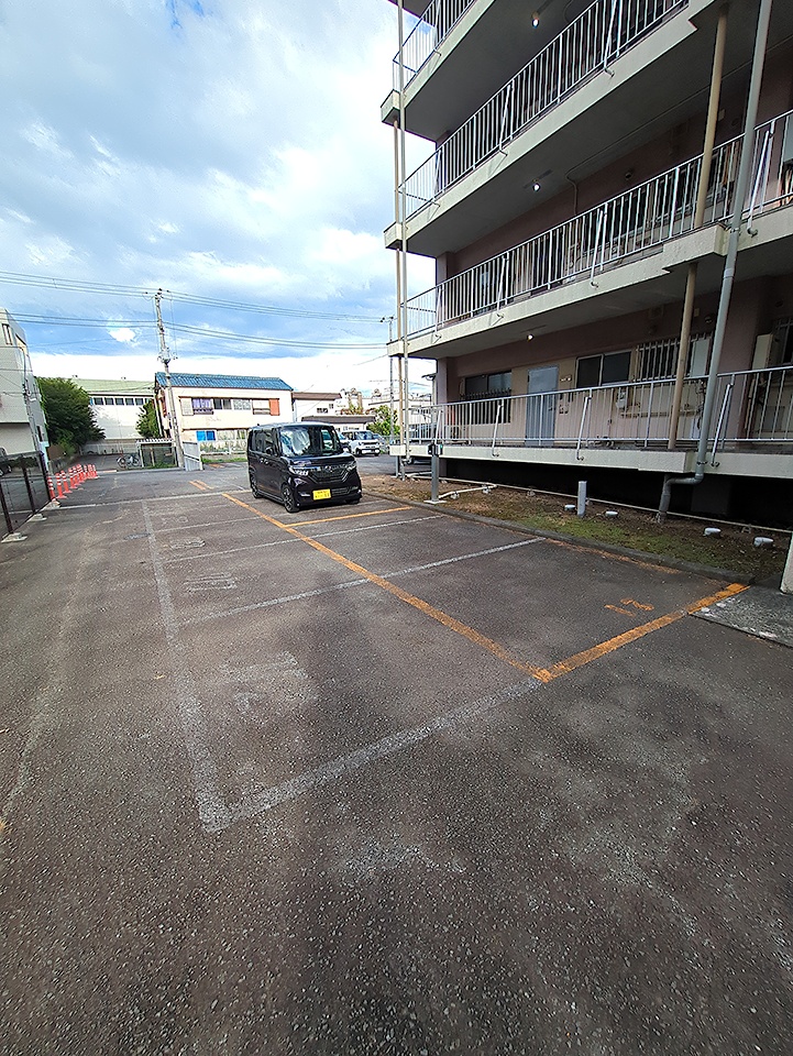 26/27 駐車場