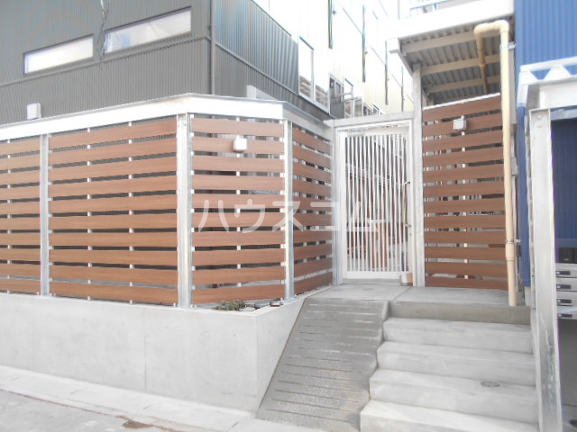 22/30 エントランス