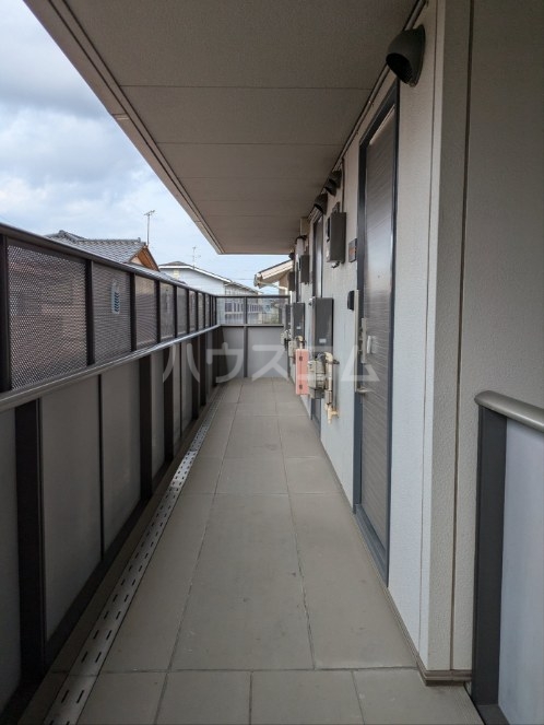 22/30 エントランス