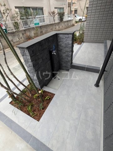 28/30 エントランス