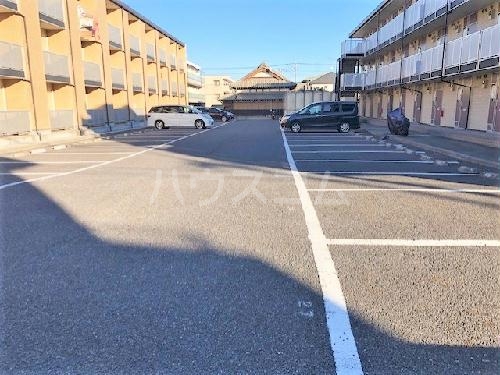 15/15 駐車場