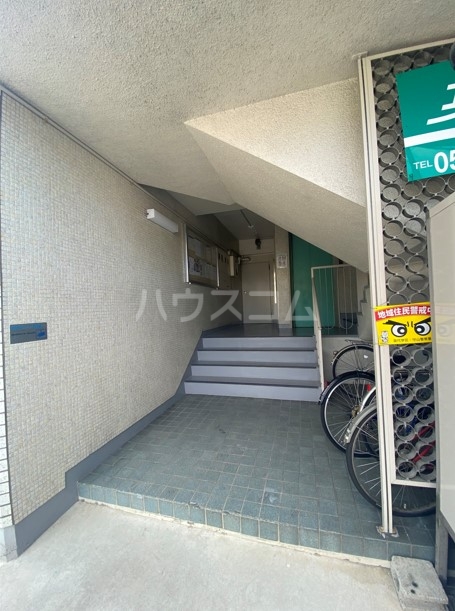 29/30 エントランス