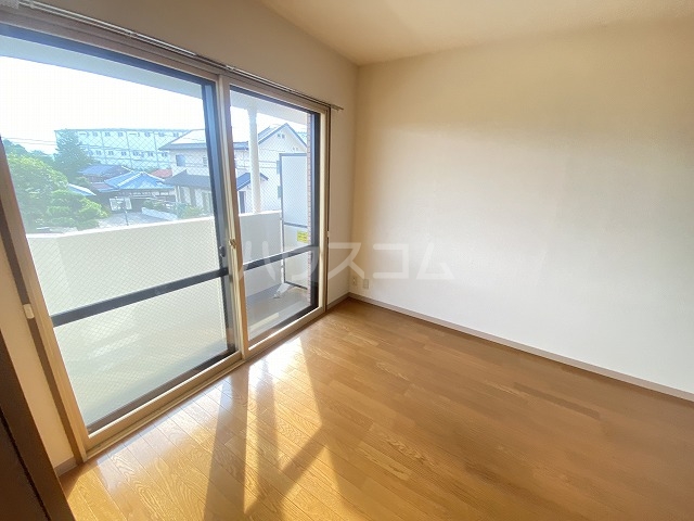 25/30 エントランス