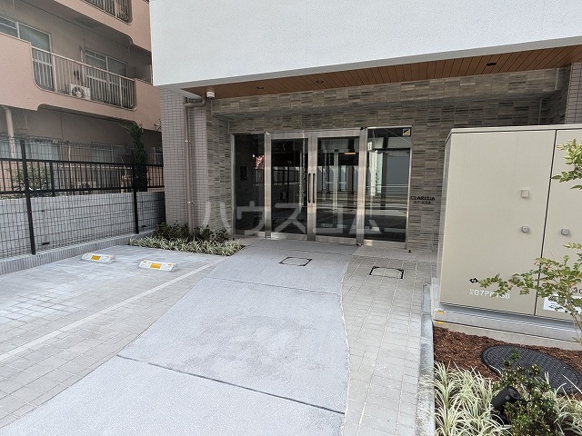 26/30 エントランス