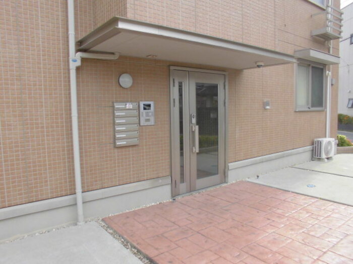 17/27 エントランス