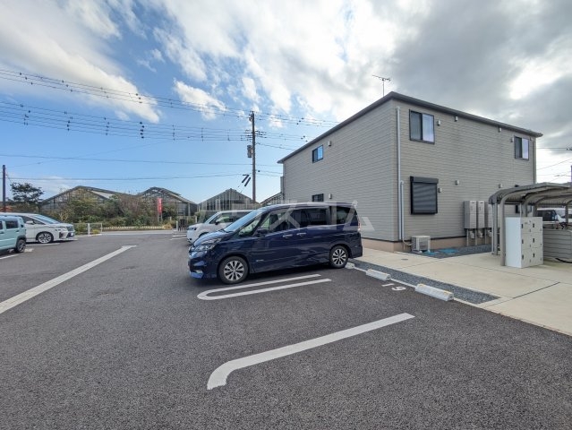 27/30 駐車場