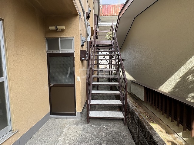 24/27 エントランス