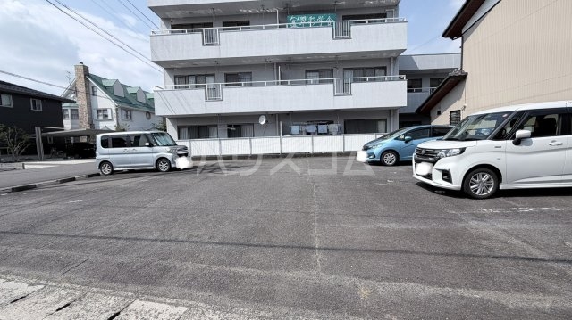 2/3 駐車場