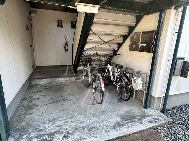 27/30 エントランス